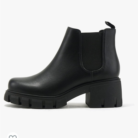 Lug Sole Mid Heel Chelsea Fashion Ankle Bootie w/Double Elastic Gore. 10 wide - Picture 1 of 5